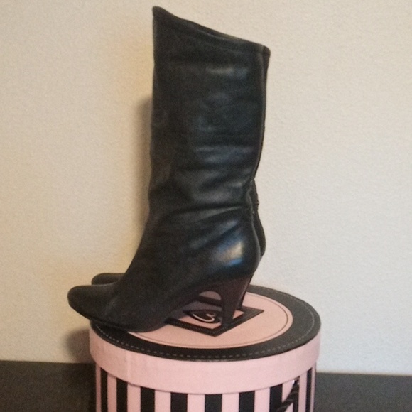 Cathy Jean black boots. - Picture 9 of 10